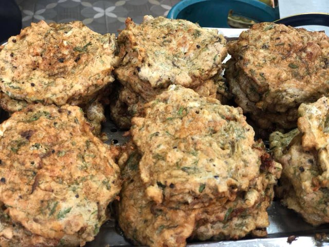 Gh&eacute; &Ocirc; Quan Chưởng, ăn thử miếng chả rươi gia truyền 3 thập kỷ nức tiếng H&agrave; Th&agrave;nh- Ảnh 3.