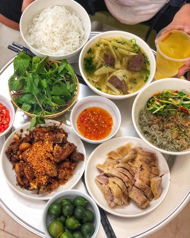 Quán ngan cháy tỏi Dũng Huyền: Khách quen khẳng định "ăn một lần là nhớ, chẳng bao giờ nhầm"- Ảnh 11. Quán ngan cháy tỏi Dũng Huyền: Khách quen khẳng định "ăn một lần là nhớ, chẳng bao giờ nhầm"- Ảnh 11.