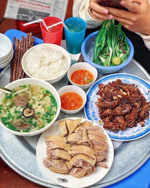 Qu&aacute;n ngan ch&aacute;y tỏi cực đ&ocirc;ng kh&aacute;ch nằm ở phố cổ, địa chỉ quen thuộc của người nổi tiếng v&agrave; thực kh&aacute;ch s&agrave;nh ăn- Ảnh 3.