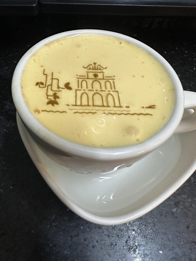 C&agrave; ph&ecirc; trứng H&agrave; Nội: Từ qu&aacute;n nhỏ phố cổ đến &ldquo;must-try&rdquo; của du kh&aacute;ch quốc tế- Ảnh 1.