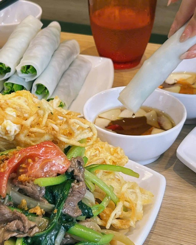 Phở cuốn Ngũ X&atilde; - Kh&uacute;c biến tấu tinh tế chiếm trọn cảm t&igrave;nh thực kh&aacute;ch- Ảnh 7.