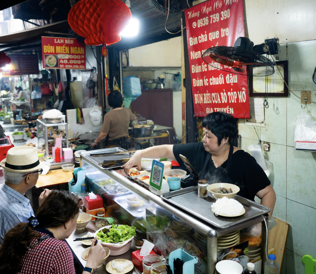 B&uacute;n ri&ecirc;u 80k &ldquo;g&acirc;y b&atilde;o&rdquo; chợ Đồng Xu&acirc;n: B&aacute;t đầy &uacute; ụ, chua thanh vị sấu ng&acirc;m c&oacute; đ&aacute;ng thử?- Ảnh 6.