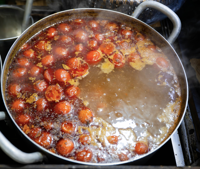 B&uacute;n ri&ecirc;u 80k &ldquo;g&acirc;y b&atilde;o&rdquo; chợ Đồng Xu&acirc;n: B&aacute;t đầy &uacute; ụ, chua thanh vị sấu ng&acirc;m c&oacute; đ&aacute;ng thử?- Ảnh 4.