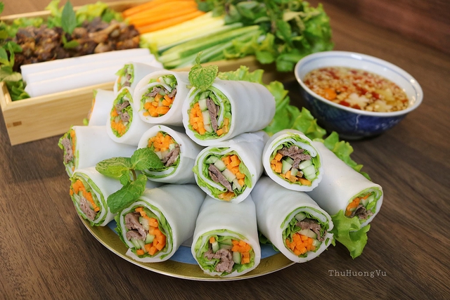 Phở cuốn Ngũ X&atilde; - Kh&uacute;c biến tấu tinh tế chiếm trọn cảm t&igrave;nh thực kh&aacute;ch- Ảnh 1.
