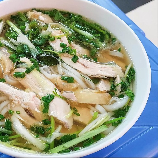 Phở G&agrave; Ch&acirc;m &ndash; Qu&aacute;n phở &ldquo;Michelin Selected&rdquo; đắt bậc nhất H&agrave; Nội vẫn nườm nượp kh&aacute;ch mỗi s&aacute;ng- Ảnh 3.