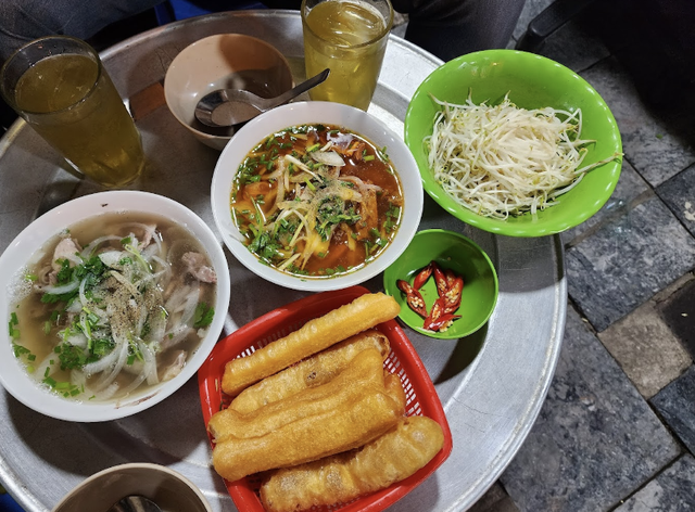 Từ g&aacute;nh phở phố cổ 30 năm tuổi đến điểm check-in g&acirc;y sốt sau c&uacute; &ldquo;gh&eacute; thăm&rdquo; của tỷ ph&uacute; Jensen Huang
- Ảnh 8.