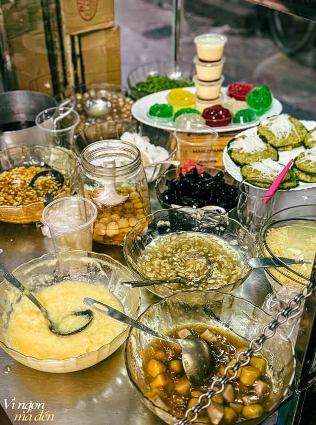 Qu&aacute;n ch&egrave; nhỏ gần 50 năm trong ng&otilde; H&agrave; Nội: Mộc mạc nhưng ăn một lần l&agrave; nhớ- Ảnh 1.