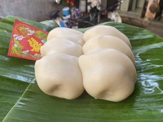 B&aacute;nh Giầy Qu&aacute;n G&aacute;nh: Thức qu&agrave; qu&ecirc; thanh tao, g&oacute;i gọn trong l&aacute; dong xanh như chứa đựng tinh t&uacute;y trời đất vu&ocirc;ng tr&ograve;n- Ảnh 5.