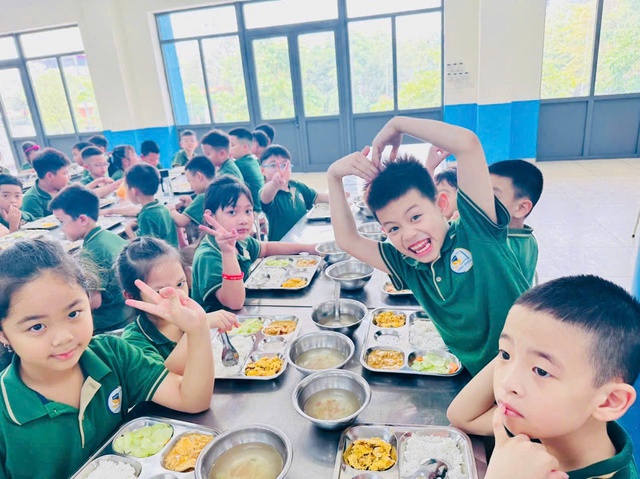 Đa dạng hóa hình thức công khai - Điểm sáng trong công tác bán trú tại trường tiểu học Đoàn Khuê- Ảnh 1. Đa dạng hóa hình thức công khai - Điểm sáng trong công tác bán trú tại trường tiểu học Đoàn Khuê- Ảnh 1.