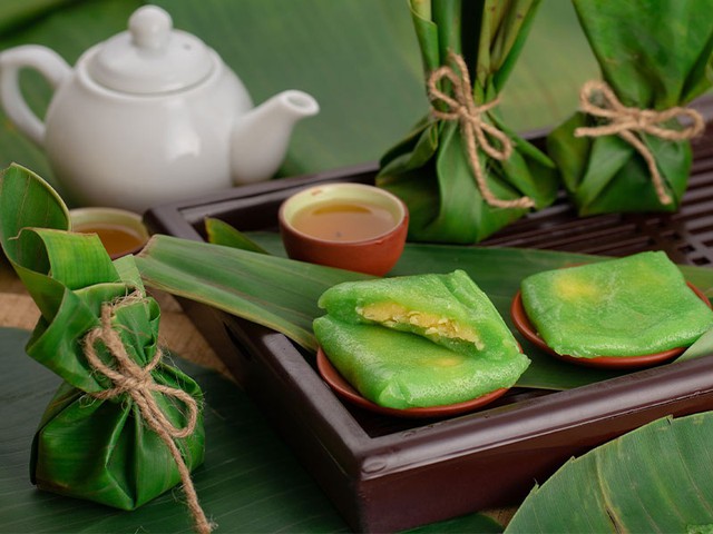 Đặc sản B&aacute;nh cốm H&agrave;ng Than: Hương Thu H&agrave; Nội g&oacute;i gọn trong sắc l&aacute; xanh ngọt ng&agrave;o đến thế- Ảnh 2.