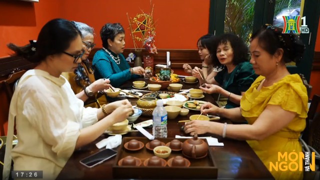 Rủ nhau l&ecirc;n phố l&agrave;m ch&uacute;t qu&agrave; xưa mang t&ecirc;n "B&uacute;n ốc nguội"- Ảnh 1.