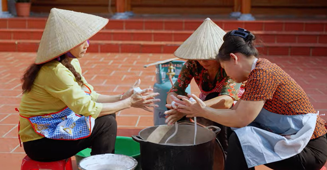 Thưởng thức ch&aacute;o se: M&oacute;n ch&aacute;o "ăn bằng đũa" độc đ&aacute;o của người H&agrave; Nội- Ảnh 4.