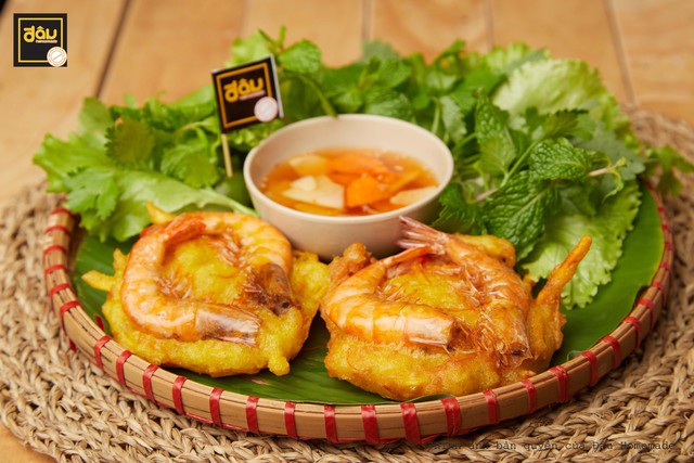 B&aacute;nh t&ocirc;m Hồ T&acirc;y: Từ g&aacute;nh h&agrave;ng rong Cổ Ngư đến thức qu&agrave; "thượng phẩm" của người H&agrave; th&agrave;nh - Ảnh 1.