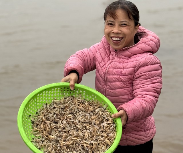 Con vờ vờ - đặc sản "ng&agrave;n năm c&oacute; một" tr&ecirc;n s&ocirc;ng Hồng, m&oacute;n nhậu lạ tai "ăn một lần l&agrave; nhớ"- Ảnh 2.