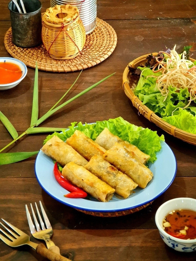 Nem ốc H&agrave; Nội: Điểm chạm vị gi&aacute;c đầy m&ecirc; hoặc trong thức qu&agrave; tinh tế của m&ugrave;a thu Tr&agrave;ng An- Ảnh 1.