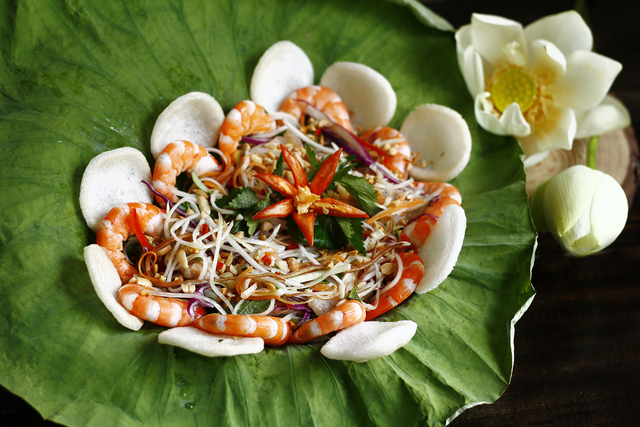 Nộm ng&oacute; sen t&ocirc;m thịt: Thức qu&agrave; thanh tao g&oacute;i trọn hương sắc m&ugrave;a hạ H&agrave; th&agrave;nh- Ảnh 4.