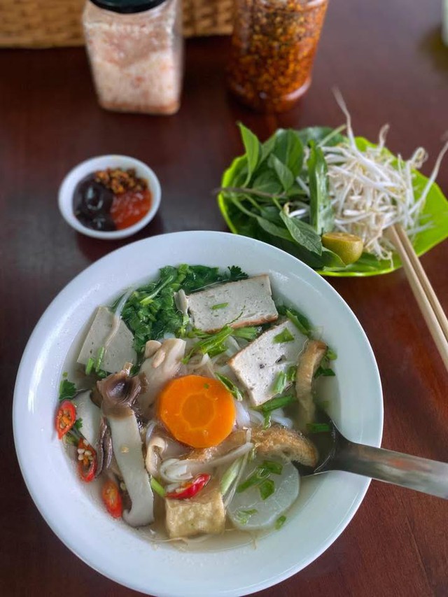 Phở chay dưỡng sinh: Chắt chiu vị thanh m&aacute;t từ rau củ, hương ngọt l&agrave;nh nu&ocirc;i dưỡng th&acirc;n t&acirc;m- Ảnh 1.