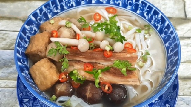 Phở chay dưỡng sinh: Chắt chiu vị thanh m&aacute;t từ rau củ, hương ngọt l&agrave;nh nu&ocirc;i dưỡng th&acirc;n t&acirc;m- Ảnh 4.
