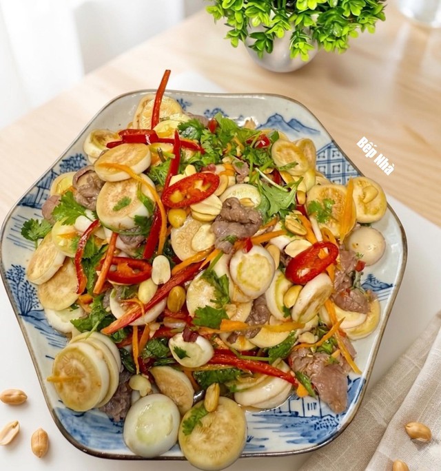 Độc đ&aacute;o gỏi b&ograve; c&agrave; ph&aacute;o: Hương vị thanh tao từ m&oacute;n ăn d&acirc;n d&atilde; trong m&acirc;m cơm m&ugrave;a hạ- Ảnh 1.