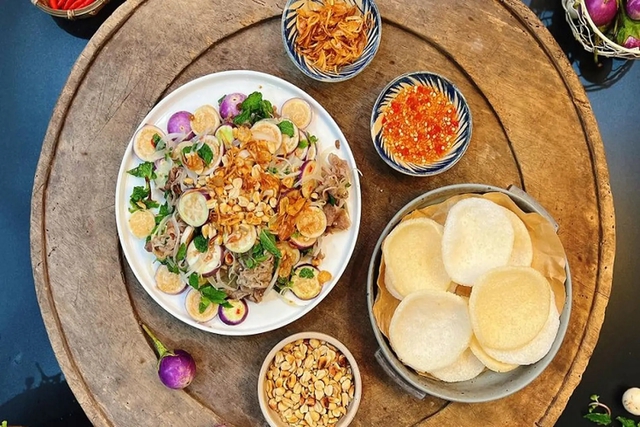 Độc đ&aacute;o gỏi b&ograve; c&agrave; ph&aacute;o: Hương vị thanh tao từ m&oacute;n ăn d&acirc;n d&atilde; trong m&acirc;m cơm m&ugrave;a hạ- Ảnh 8.