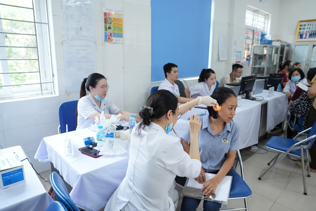 Hơn 200 người sản xuất, kinh doanh thực phẩm được khám sức khỏe- Ảnh 1. Hơn 200 người sản xuất, kinh doanh thực phẩm được khám sức khỏe- Ảnh 1.