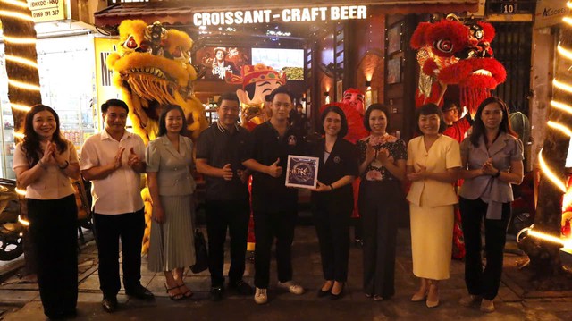 "Tuyến phố an to&agrave;n thực phẩm c&oacute; kiểm so&aacute;t" ở Ho&agrave;n Kiếm: Lời giải cho b&agrave;i to&aacute;n kinh doanh bền vững- Ảnh 4.