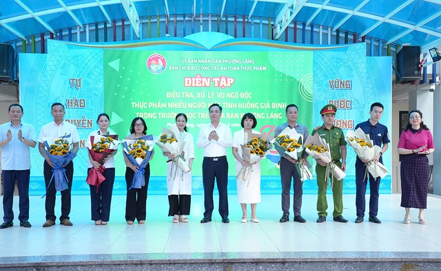 Phường Láng tổ chức diễn tập điều tra, xử trí vụ ngộ độc thực phẩm- Ảnh 10. Phường Láng tổ chức diễn tập điều tra, xử trí vụ ngộ độc thực phẩm- Ảnh 10.