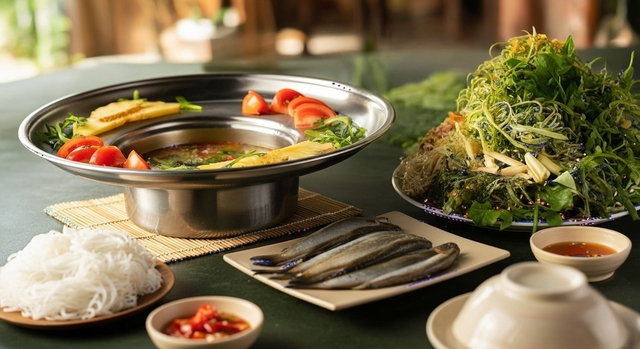 Lẩu c&aacute; k&egrave;o: Ch&uacute;t nắng ấm miền T&acirc;y giữa H&agrave; Nội ng&agrave;y đ&ocirc;ng chớm lạnh, ngạt ng&agrave;o hương thơm rau tr&aacute;i miệt vườn- Ảnh 2.