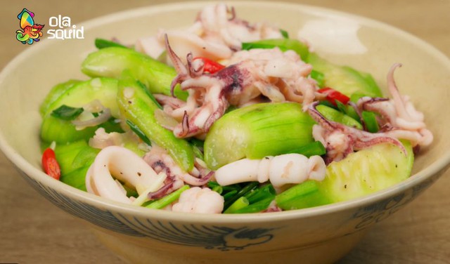 Mực lưới hồng x&agrave;o mướp: Vị ngọt biển khơi h&ograve;a c&ugrave;ng hương thơm đồng nội, m&oacute;n ăn thanh m&aacute;t cho m&acirc;m cơm ng&agrave;y h&egrave;- Ảnh 7.