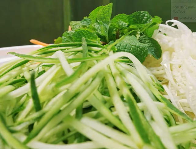 Tôm đồng nộm rau củ: Giữ vị quê - giữ sức khỏe - giữ nét hài hòa trong bữa cơm của gia đình Việt- Ảnh 3. Tôm đồng nộm rau củ: Giữ vị quê - giữ sức khỏe - giữ nét hài hòa trong bữa cơm của gia đình Việt- Ảnh 3.