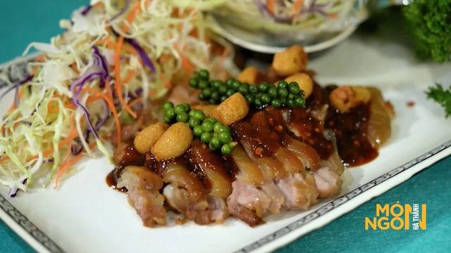 B&ecirc; sữa ch&aacute;y tỏi ti&ecirc;u xanh mềm mọng, hương thảo mộc đậm đ&agrave; đ&aacute;nh thức vị gi&aacute;c ng&agrave;y H&agrave; Nội giao m&ugrave;a- Ảnh 1.