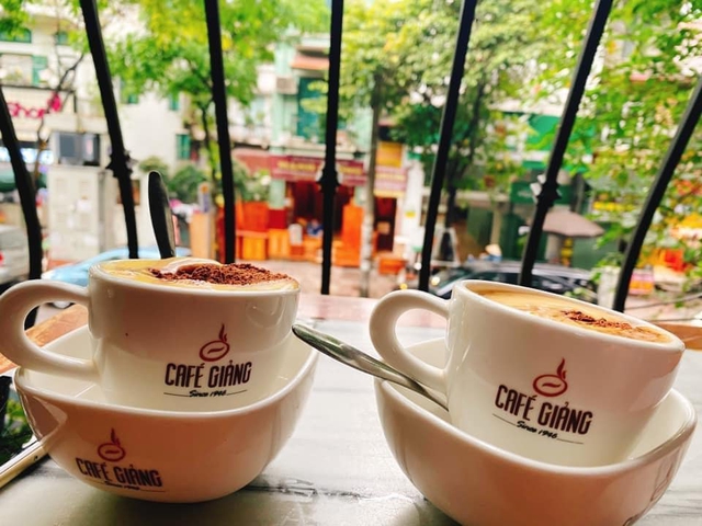 C&agrave; ph&ecirc; trứng: Từ "giải ph&aacute;p t&igrave;nh thế" đến "Cappuccino kiểu Việt" vạn người m&ecirc;- Ảnh 1.