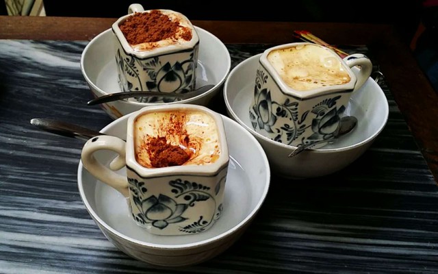 C&agrave; ph&ecirc; trứng: Từ "giải ph&aacute;p t&igrave;nh thế" đến "Cappuccino kiểu Việt" vạn người m&ecirc;- Ảnh 2.
