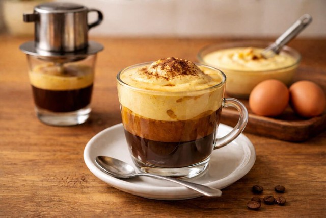 C&agrave; ph&ecirc; trứng: Từ "giải ph&aacute;p t&igrave;nh thế" đến "Cappuccino kiểu Việt" vạn người m&ecirc;- Ảnh 4.