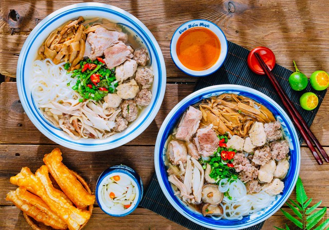 B&uacute;n mọc - Thức qu&agrave; dung dị giữa vạn m&oacute;n ngon, đậm n&eacute;t thanh tao của ẩm thực H&agrave; th&agrave;nh- Ảnh 1.