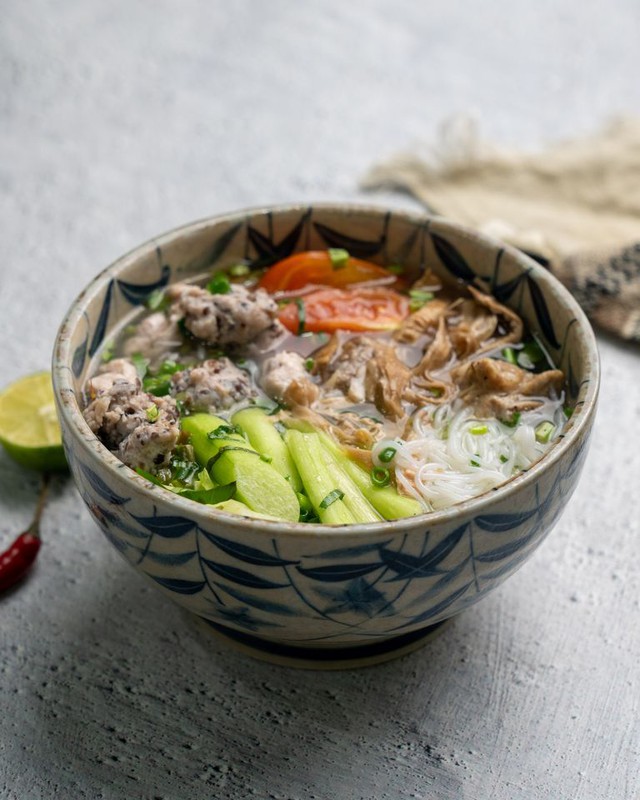 B&uacute;n mọc - Thức qu&agrave; dung dị giữa vạn m&oacute;n ngon, đậm n&eacute;t thanh tao của ẩm thực H&agrave; th&agrave;nh- Ảnh 7.