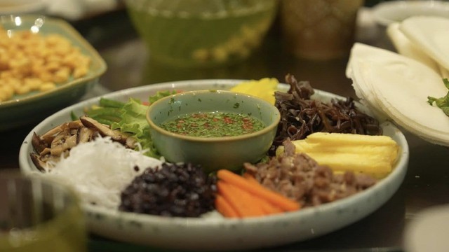 Nem cuốn cửu vị: Bản giao hưởng hương sắc giữa l&ograve;ng H&agrave; Nội- Ảnh 1.