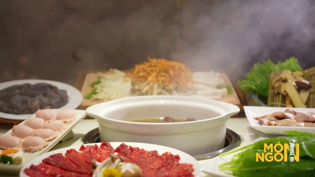 Lẩu nấm thiên nhiên: Vị ngọt thuần khiết từ 20 loại nấm quý hiếm, thổi bùng ngọn lửa sum vầy giữa tiết trời se lạnh- Ảnh 15. Lẩu nấm thiên nhiên: Vị ngọt thuần khiết từ 20 loại nấm quý hiếm, thổi bùng ngọn lửa sum vầy giữa tiết trời se lạnh- Ảnh 15.