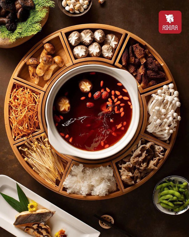 Lẩu nấm thiên nhiên: Vị ngọt thuần khiết từ 20 loại nấm quý hiếm, thổi bùng ngọn lửa sum vầy giữa tiết trời se lạnh- Ảnh 1. Lẩu nấm thiên nhiên: Vị ngọt thuần khiết từ 20 loại nấm quý hiếm, thổi bùng ngọn lửa sum vầy giữa tiết trời se lạnh- Ảnh 1.