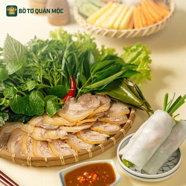M&ecirc; mẩn m&oacute;n b&ograve; tơ cuốn b&aacute;nh tr&aacute;ng c&ugrave;ng 9 loại rau thơm d&acirc;n d&atilde;, g&oacute;i trọn hương vị ẩm thực đồng qu&ecirc; Việt- Ảnh 2.