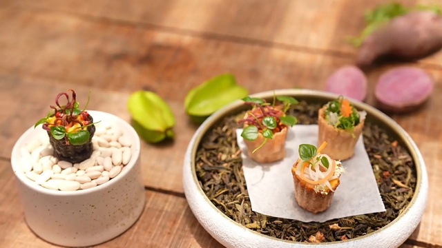 B&aacute;nh t&ocirc;m ngự uyển: Kiệt t&aacute;c ẩm thực H&agrave; th&agrave;nh n&acirc;ng tầm thức qu&agrave; d&acirc;n d&atilde; tr&ecirc;n b&agrave;n tiệc sang trọng giữa l&ograve;ng phố cổ- Ảnh 5.