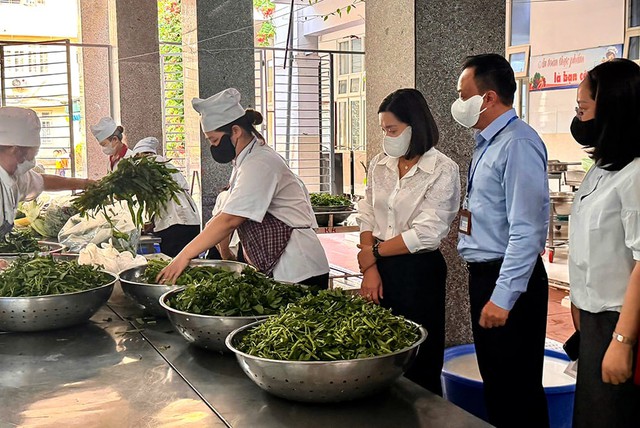 Siết chặt kiểm so&aacute;t an to&agrave;n thực phẩm từ sản xuất đến ti&ecirc;u thụ- Ảnh 1.
