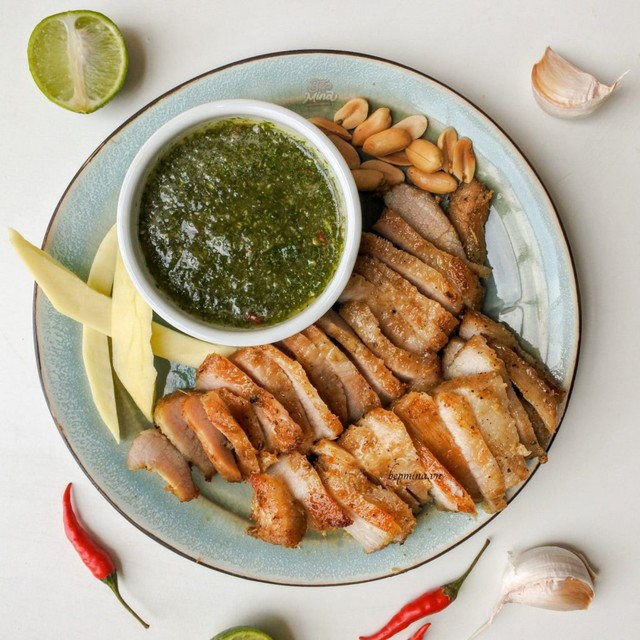 Hương vị đồng quê chạm ngõ phố thị với món thịt nọng nướng lá chè thơm nồng làm say lòng thực khách bốn phương- Ảnh 5. Hương vị đồng quê chạm ngõ phố thị với món thịt nọng nướng lá chè thơm nồng làm say lòng thực khách bốn phương- Ảnh 5.