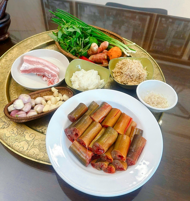 Lươn om riềng mẻ: Tinh hoa ẩm thực H&agrave; th&agrave;nh xưa, thức qu&agrave; bổ dưỡng từ sản vật đồng qu&ecirc; d&acirc;n d&atilde;- Ảnh 1.