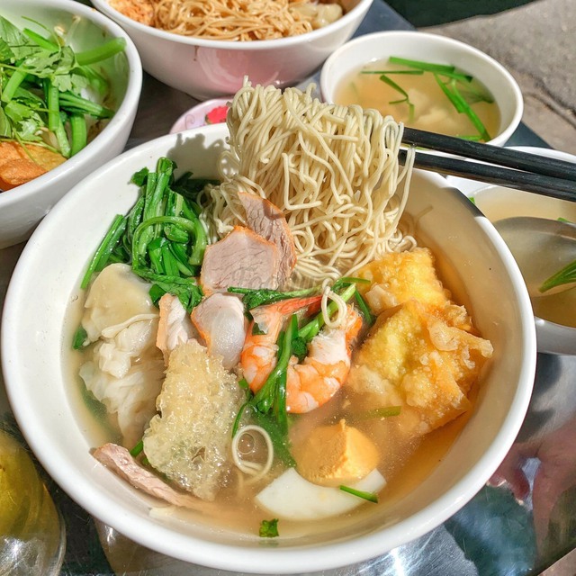 Mỳ ho&agrave;nh th&aacute;nh: Hương vị đặc trưng được n&acirc;ng niu bằng sự cầu kỳ, trở th&agrave;nh thức qu&agrave; quen thuộc của ẩm thực Thủ đ&ocirc;- Ảnh 5.