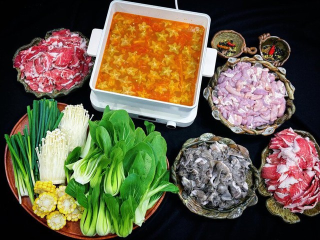 Lẩu khế sườn sụn: Thức quà dân dã xứ Nghệ chinh phục thực khách Hà thành bằng vị chua dịu và hương thơm cuốn hút- Ảnh 2. Lẩu khế sườn sụn: Thức quà dân dã xứ Nghệ chinh phục thực khách Hà thành bằng vị chua dịu và hương thơm cuốn hút- Ảnh 2.