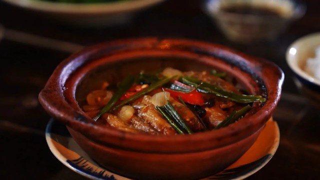 C&aacute; bống kho l&aacute; gừng: Từ m&oacute;n qu&ecirc; b&igrave;nh dị th&agrave;nh tinh hoa ẩm thực Việt, n&iacute;u ch&acirc;n thực kh&aacute;ch bằng hương vị kh&oacute; qu&ecirc;n- Ảnh 4.