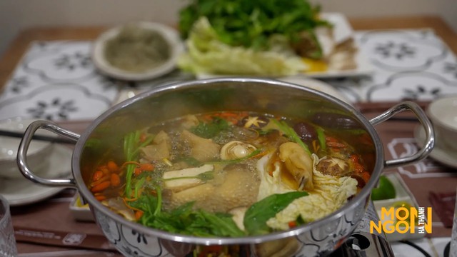 Lẩu g&agrave; tre thuốc bắc: M&oacute;n ngon gi&agrave;u dưỡng chất, nước d&ugrave;ng quyện hương thảo mộc, bồi bổ cơ thể v&agrave; đ&aacute;nh thức vị gi&aacute;c- Ảnh 4.