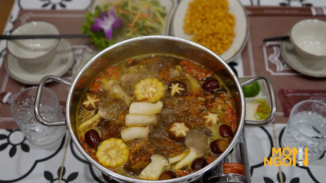 Lẩu g&agrave; tre thuốc bắc: M&oacute;n ngon gi&agrave;u dưỡng chất, nước d&ugrave;ng quyện hương thảo mộc, bồi bổ cơ thể v&agrave; đ&aacute;nh thức vị gi&aacute;c- Ảnh 3.