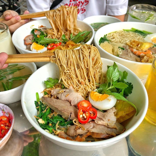 Mỳ vằn thắn phố cổ: Hơn nửa thế kỷ lưu giữ vị ngọt thanh tinh tế, n&iacute;u ch&acirc;n thực kh&aacute;ch bằng hương xưa kh&oacute; qu&ecirc;n- Ảnh 3.
